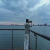 熊掌拨清波